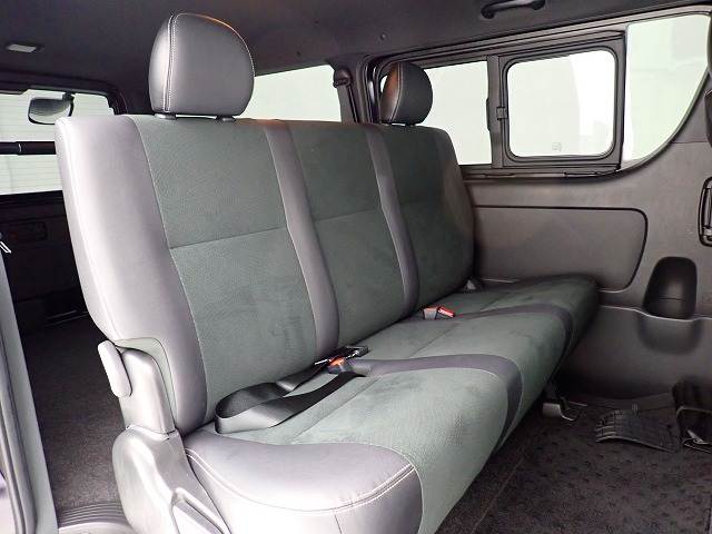 Toyota Hiace Van 12