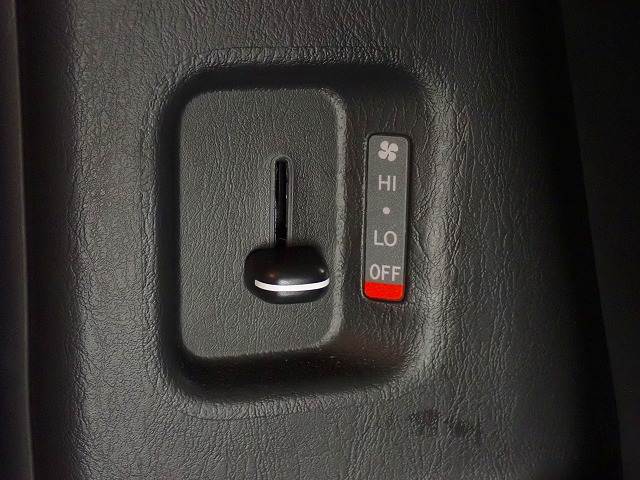 Toyota Hiace Van 10