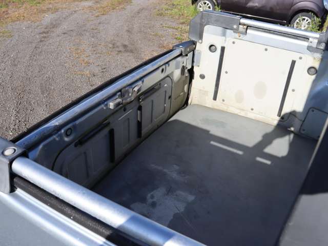 Daihatsu Hijet Deck Van 11
