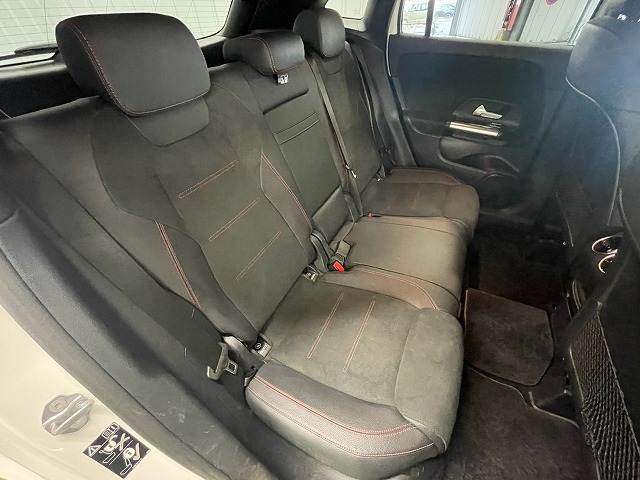 Mercedes-Benz GLA-Class 12