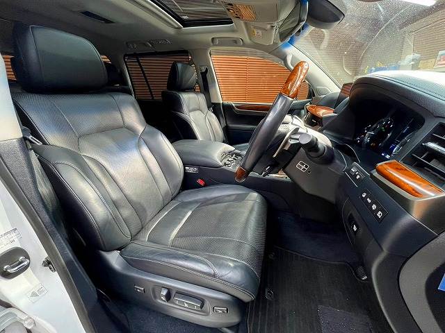 Lexus LX 11