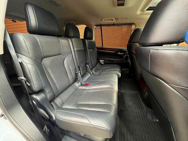 Lexus LX 12