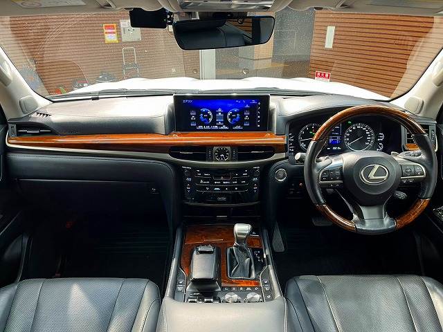 Lexus LX 2
