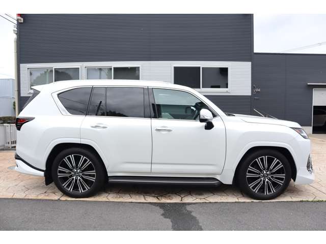 Lexus LX 4