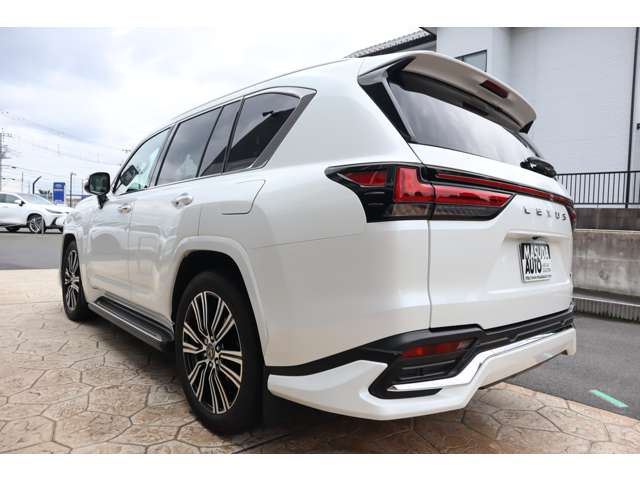 Lexus LX 5