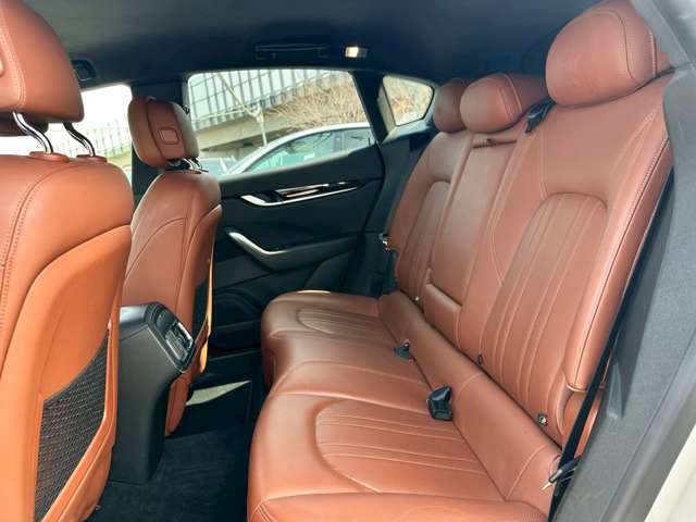 Maserati Levante 12