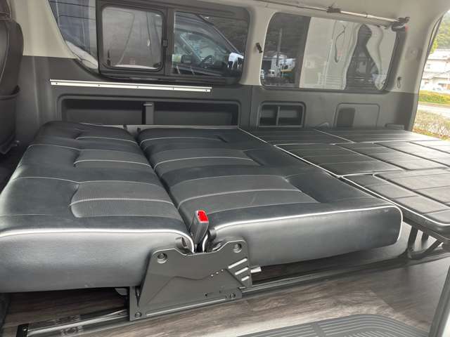 Toyota Hiace 12