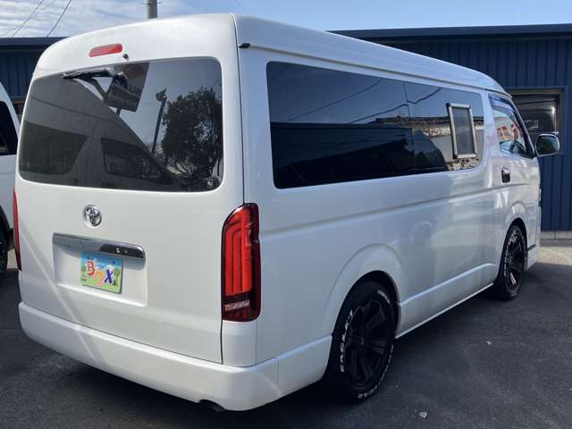 Toyota Hiace 8