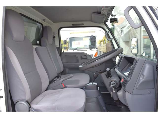 Isuzu Elf 12