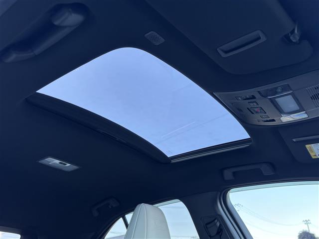 Lexus UX 5