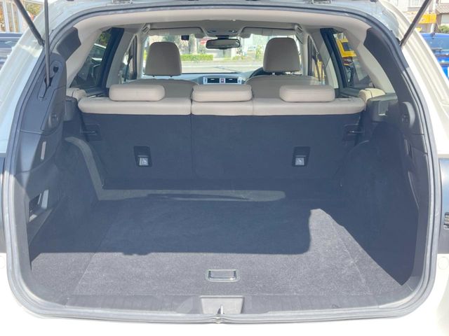 Subaru Legacy Outback 11