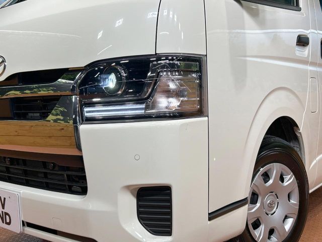 Toyota Hiace Van 12