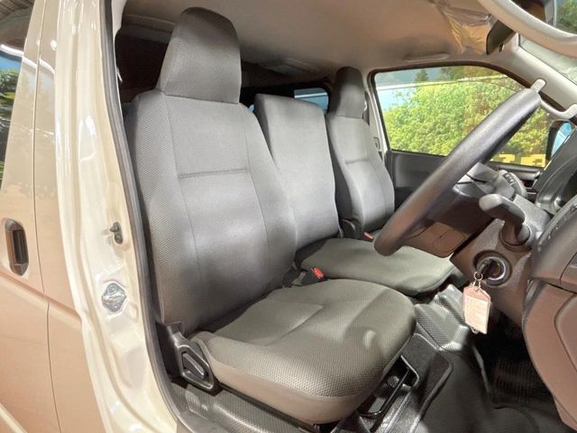 Toyota Hiace Van 8
