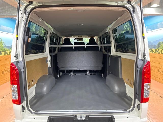 Toyota Hiace Van 10