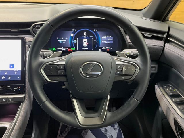 Lexus LBX 11