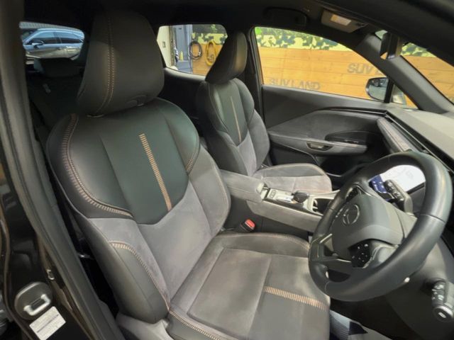 Lexus LBX 8