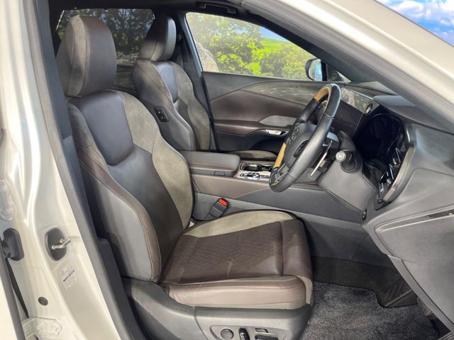 Lexus RX 9