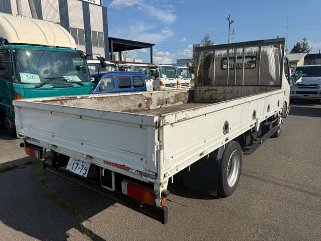 Hino Dutro 8