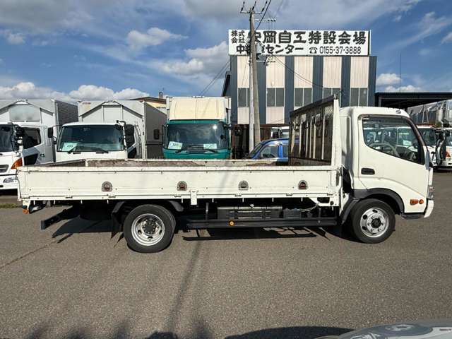 Hino Dutro 9