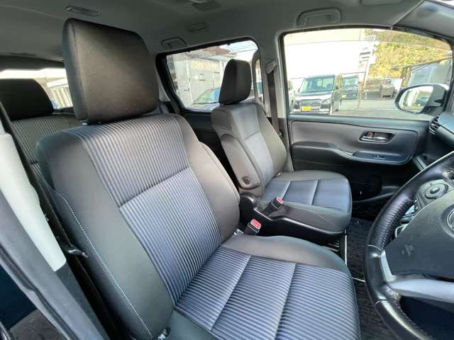 Toyota Voxy 12