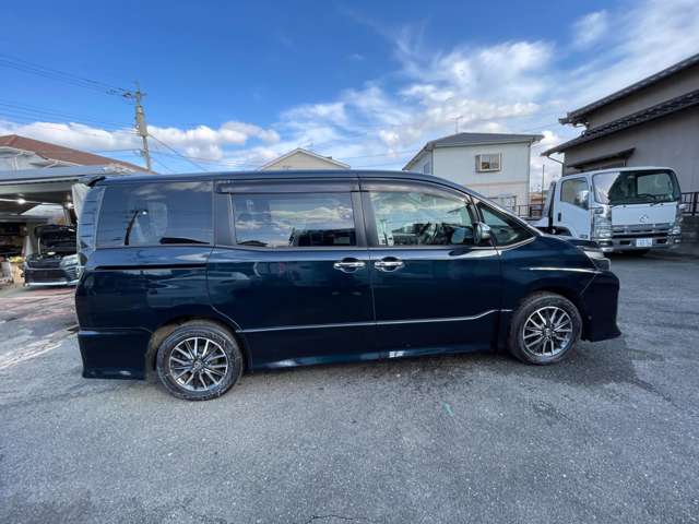 Toyota Voxy 5