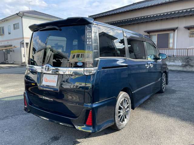 Toyota Voxy 6