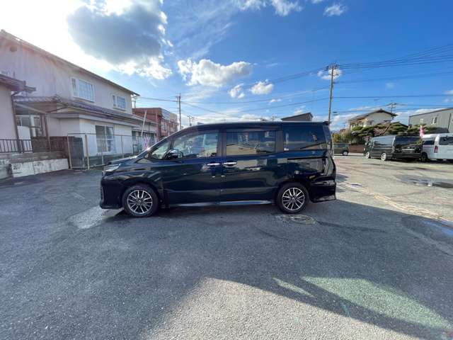 Toyota Voxy 9