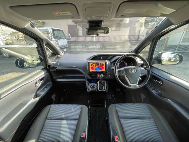 Toyota Voxy 10