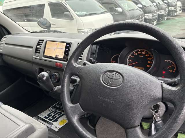 Toyota Hiace Van 11
