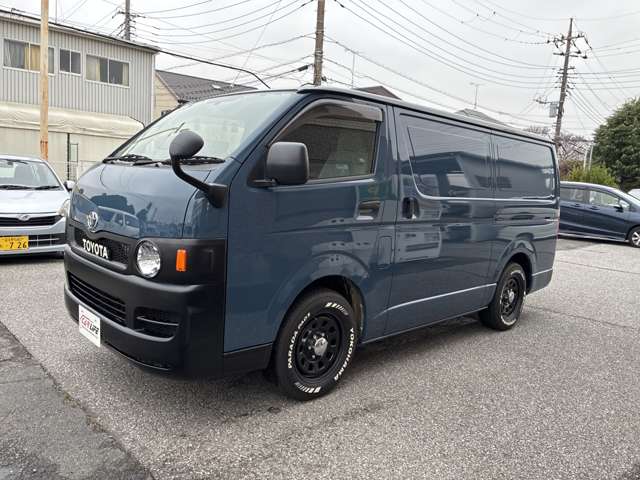 Toyota Hiace Van 4
