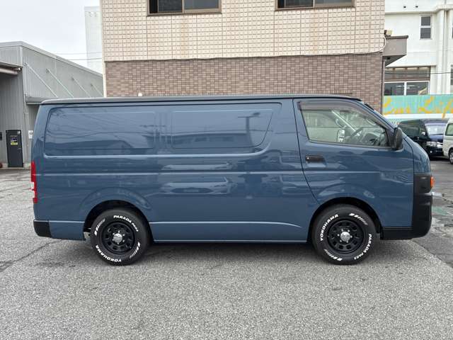 Toyota Hiace Van 5