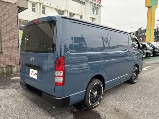 Toyota Hiace Van 7