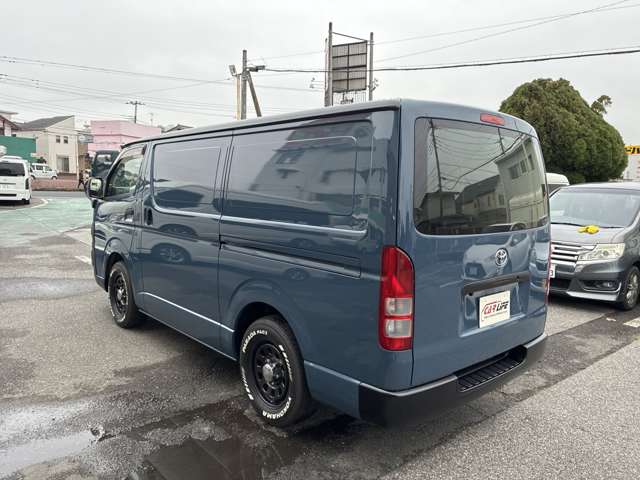 Toyota Hiace Van 8