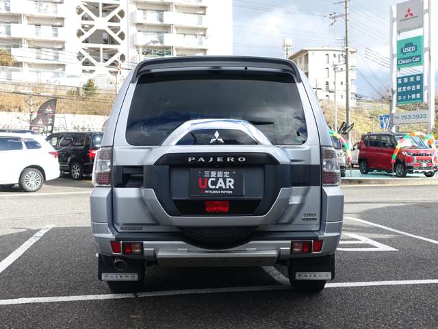 Mitsubishi Pajero 9
