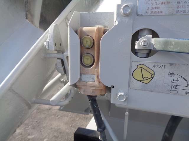Mitsubishi Fuso Fighter 12