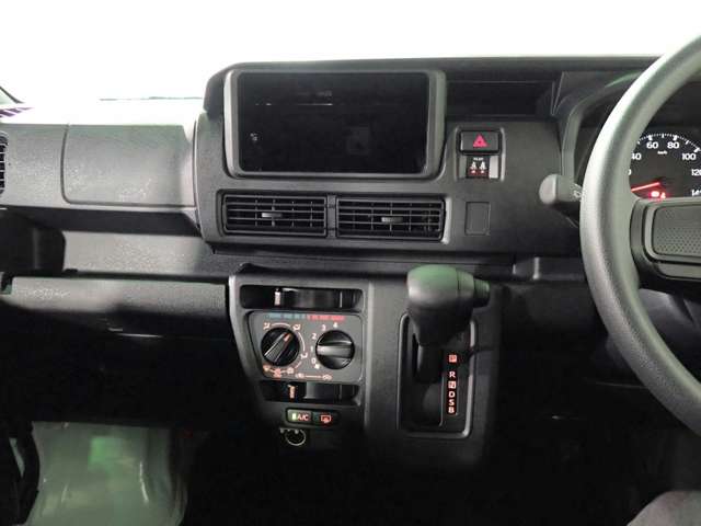 Daihatsu Hijet Cargo 2