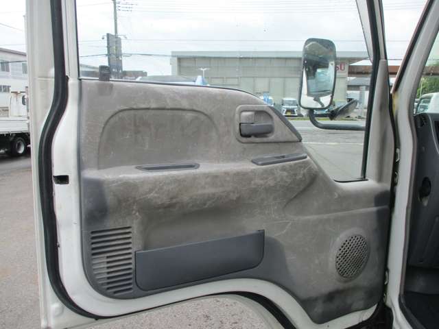 Isuzu Elf 12