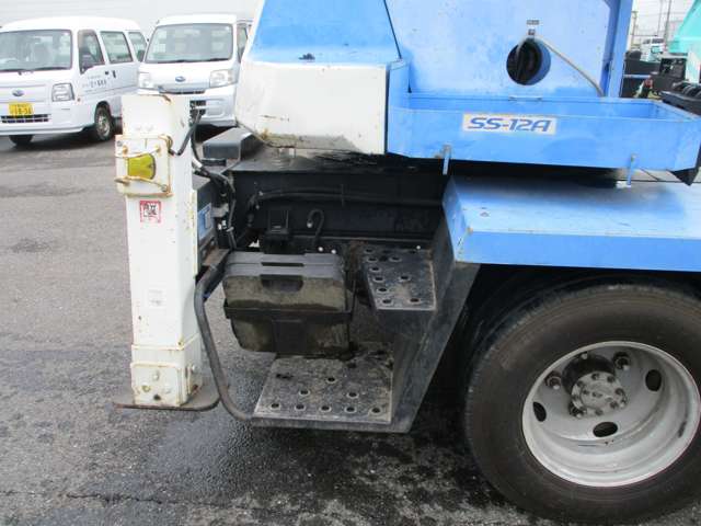 Isuzu Elf 5