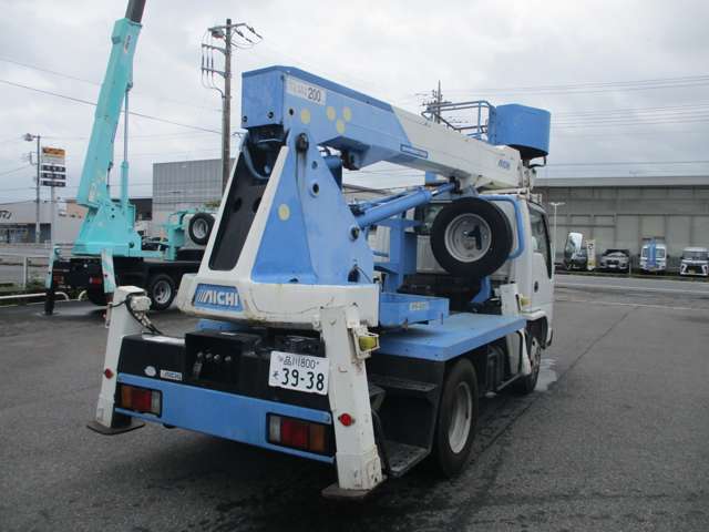 Isuzu Elf 6