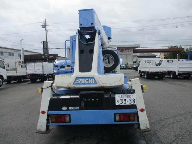 Isuzu Elf 7