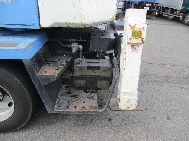 Isuzu Elf 10