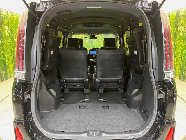 Toyota Noah 11