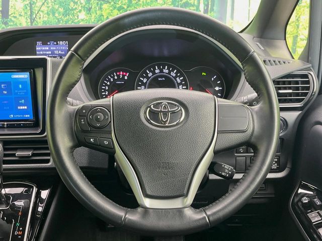 Toyota Noah 12
