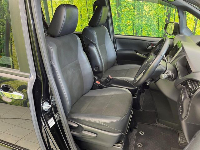 Toyota Noah 8