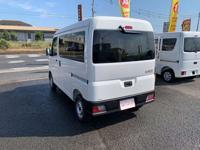 Daihatsu Hijet Cargo 4