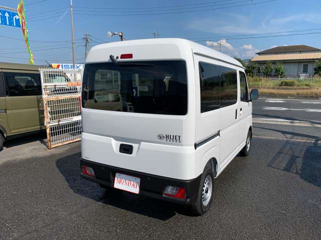Daihatsu Hijet Cargo 6