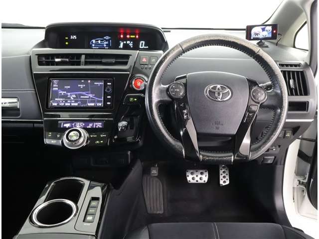 Toyota Prius α 3