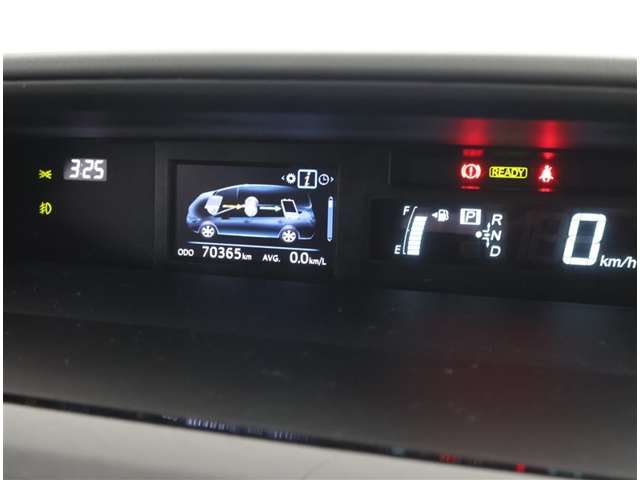 Toyota Prius α 8