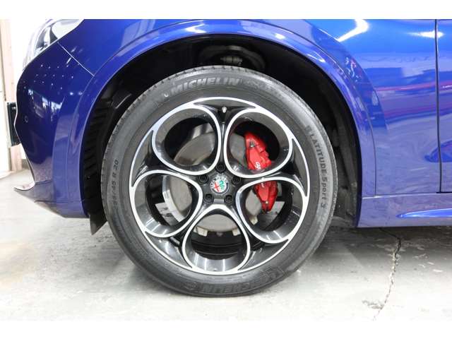 Alfa Romeo Stelvio 11