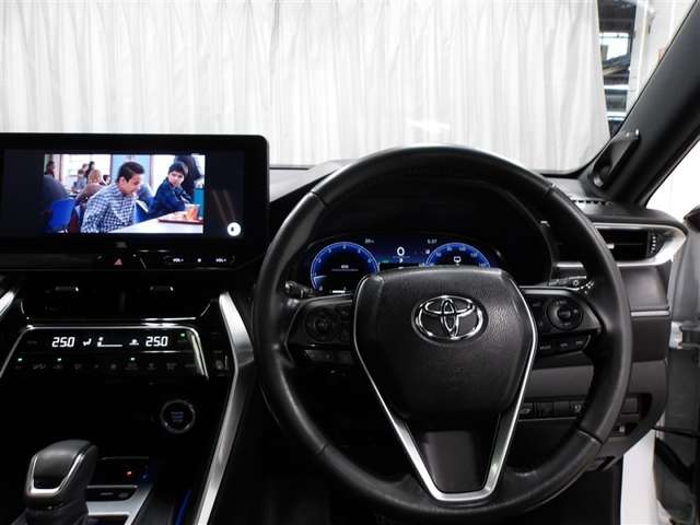 Toyota Harrier 4